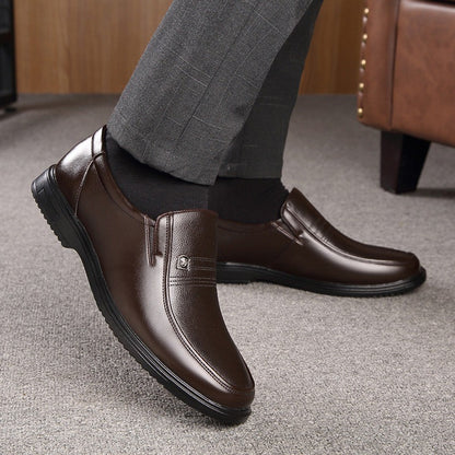 Sapatos Formais Masculinos de Couro Luxuosos Marca 2025 Mocassins Masculinos Sapatos de Vestir Respiráveis Slip on Sapatos de Condução Pretos Tamanhos Grandes 37-46
