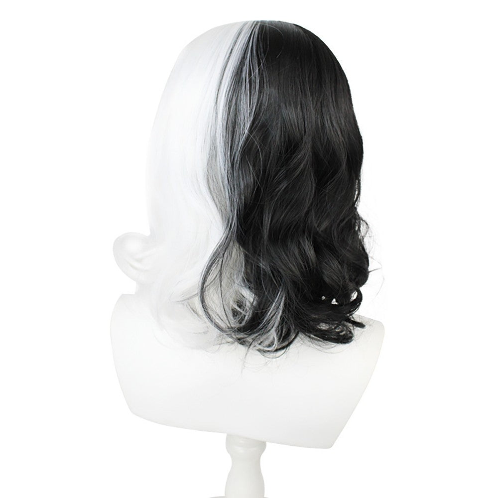 Peruca de cabelo sintético de cosplay da Cruella metade preta e metade branca de 30 cm, curta e encaracolada, para Halloween, festa diária, com franja
