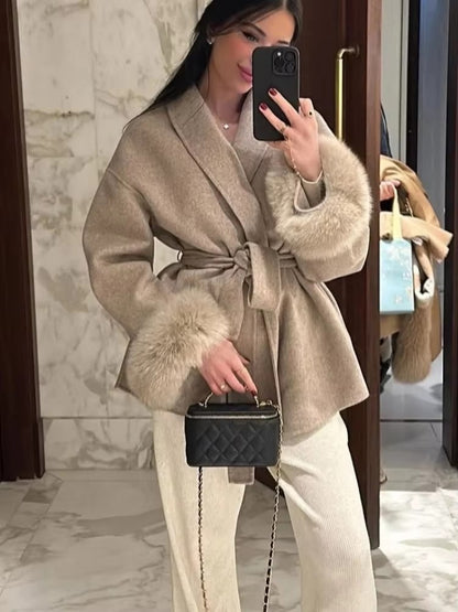 Casaco Curto de Lã Liso com Amarração para Mulheres Elegante Solto Lapela Peluda Cinto Manga Longa Jaqueta Outono 2025 Feminino Casual