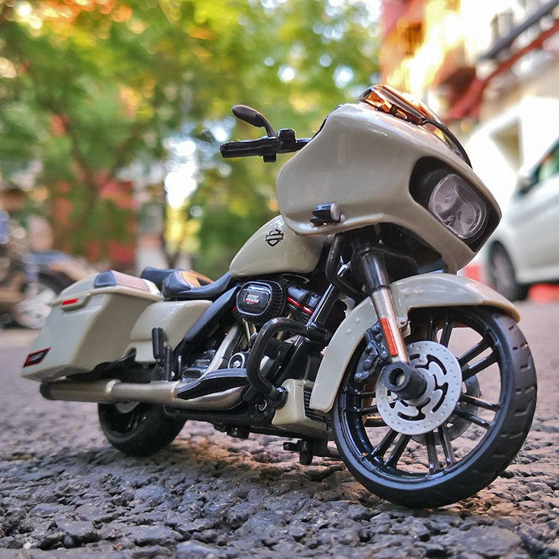 Maisto 1/18 Harley Davidson 2018 CVO Road Glide Modelo de Motocicleta Coleção de Veículos de Brinquedo Amortecedor Off Road Carro de Brinquedo