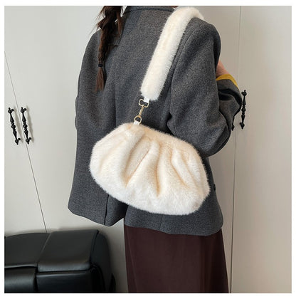 Elegant Wrinkled Cloud Clutch Bag Faux Fur Shell Shoulder Crossbody Bag Women Stylish Pillow Bag Guangzhou High Quality Bag