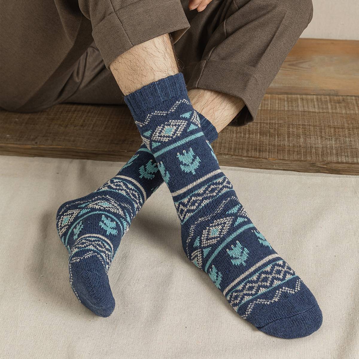5 Pairs Lot New Man Women Socks Thick Warm Winter Socks Retro Style Flower Pattern Couple Models Free Size