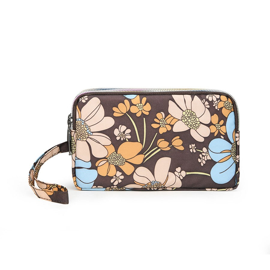 The fashionable lady's clutch and mobile phone bag are rich in floral patterns and elements, and the fabric is soft