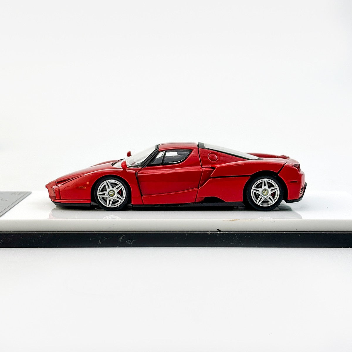Rei Modelo 1:64 Edição Enzo Figura Simulação Liga Abre-Tampa Miniatura Die-Cast Carro Modelo Personalizado Brinquedos Presente Ornamento Colecionável