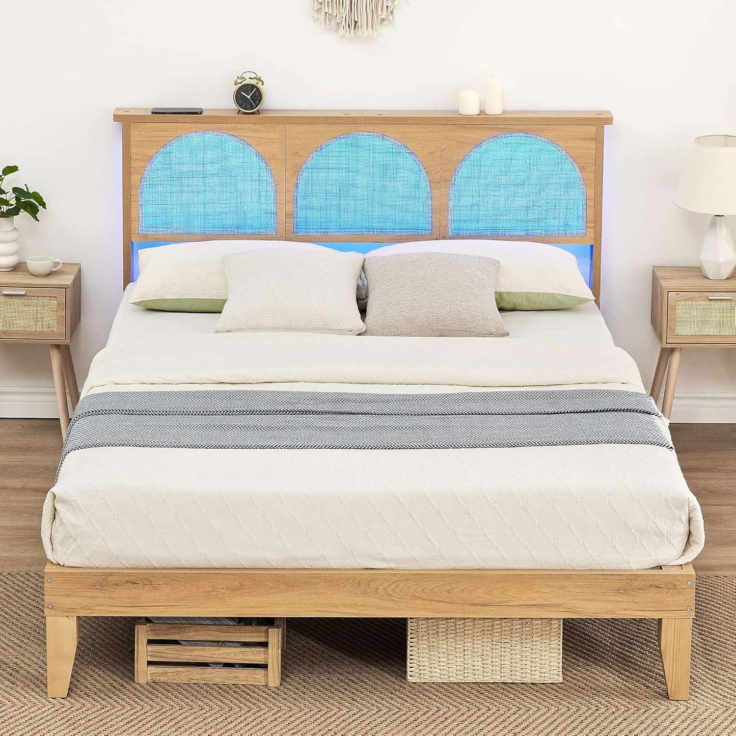 Estrutura de Cama de Casal com Cabeceira de Rattan Natural, Estrutura de Cama Plataforma de Casal com Luzes LED e Cabeceira de Rattan, Madeira