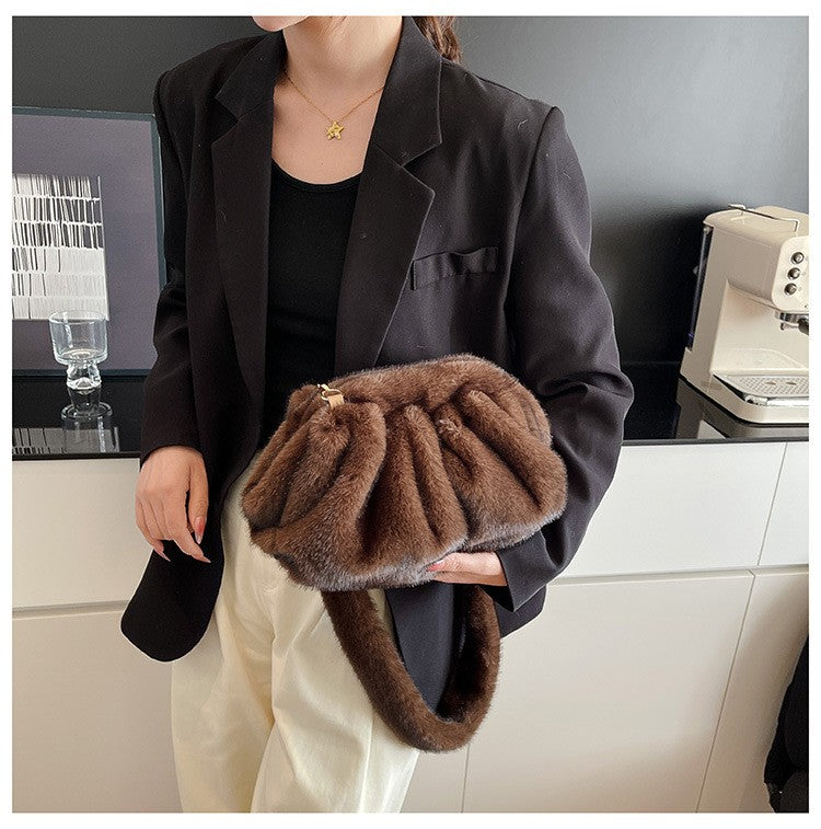 Elegant Wrinkled Cloud Clutch Bag Faux Fur Shell Shoulder Crossbody Bag Women Stylish Pillow Bag Guangzhou High Quality Bag