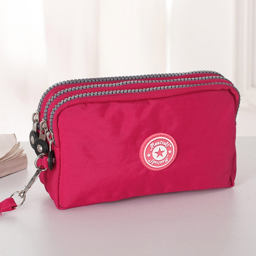 The 3-layer zipper clutch is lightweight, compact and versatile for ladies. It can be used with mobile phones or loose change