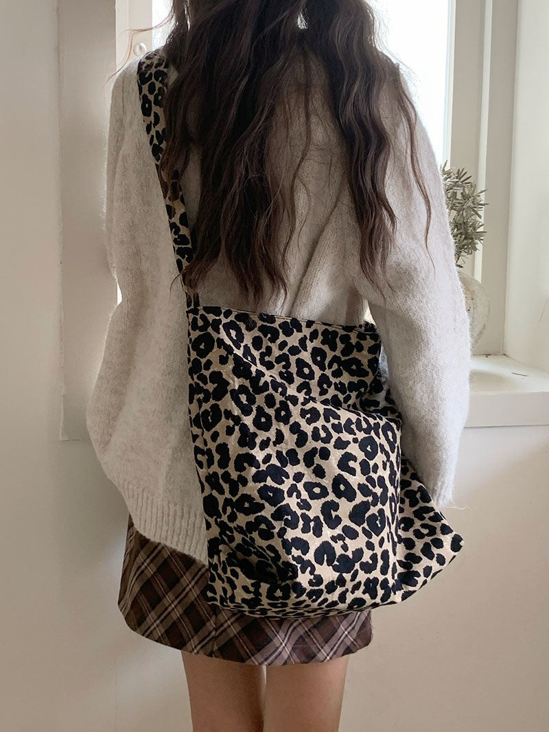 2025 new leopard print large capacity crossbody bag, single shoulder bag, fashionable and casual women's daily commuting bag