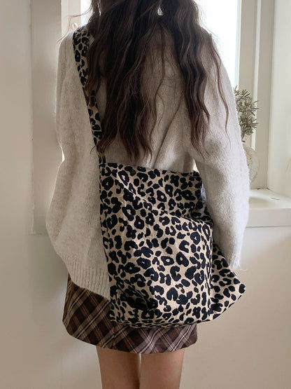 2025 new leopard print large capacity crossbody bag, single shoulder bag, fashionable and casual women's daily commuting bag
