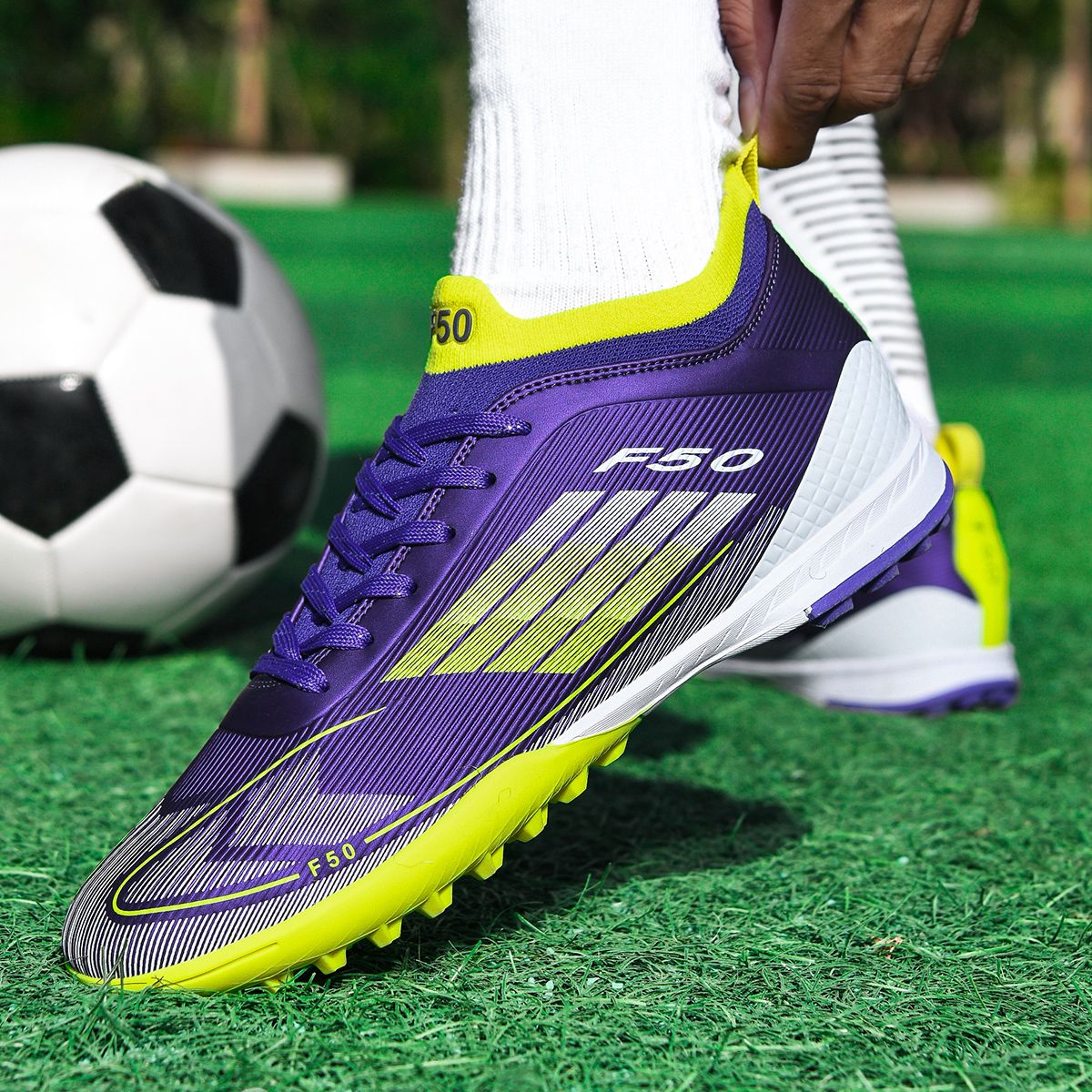 Men Professional Soccer Shoes Society Cleats Outdoor Football Shoes Society Cleats Grass Training Football Field Boots Sneaker