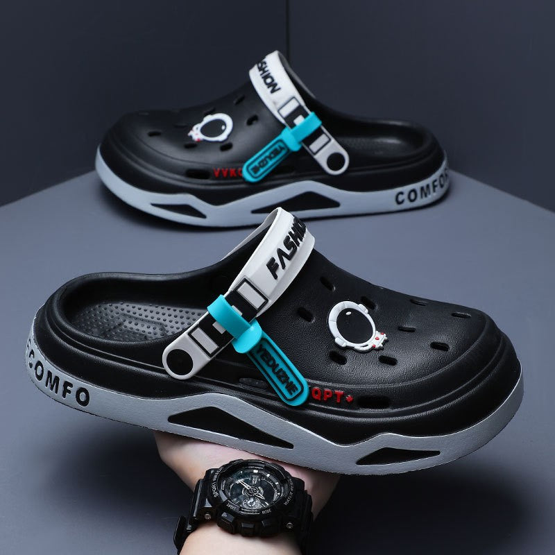 2025 NEW Men Clogs Slippers Fashion Hole Shoes Beach Sandals Indoor House Flats Shoes Lightweight Soft Bathroom Slides