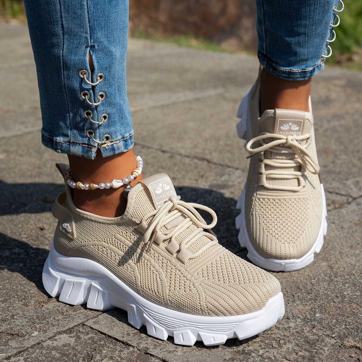 Women's 2025 Spring Knitted Shoes Lightweight Breathable Mom Shoes Plus Size Comfort Non-Slip Casual Flat Sole Slip-On