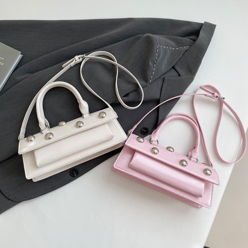 Bolsa de Ombro Pequena Retrô com Rebites de Couro PU LEFTSIDE para Mulheres Tendência 2025 Bolsas de Mão de Luxo Y2K e Bolsas Transversais Femininas