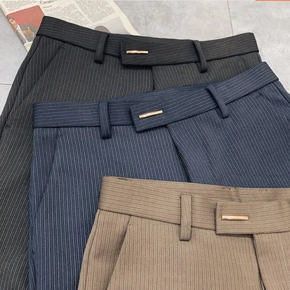 Calça Social Listrada Masculina Slim Fit com Tornozelo Justo Calça Social Masculina para Escritório e Festa Calça Social Masculina para Negócios Slim Fit