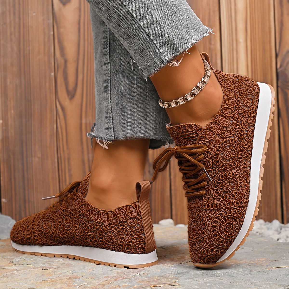 New Sneakers For Women Breathable Fashion Trainers Plus Size Women Sneakers Mesh Fabric Lace Up Women Shoes Female Footwear