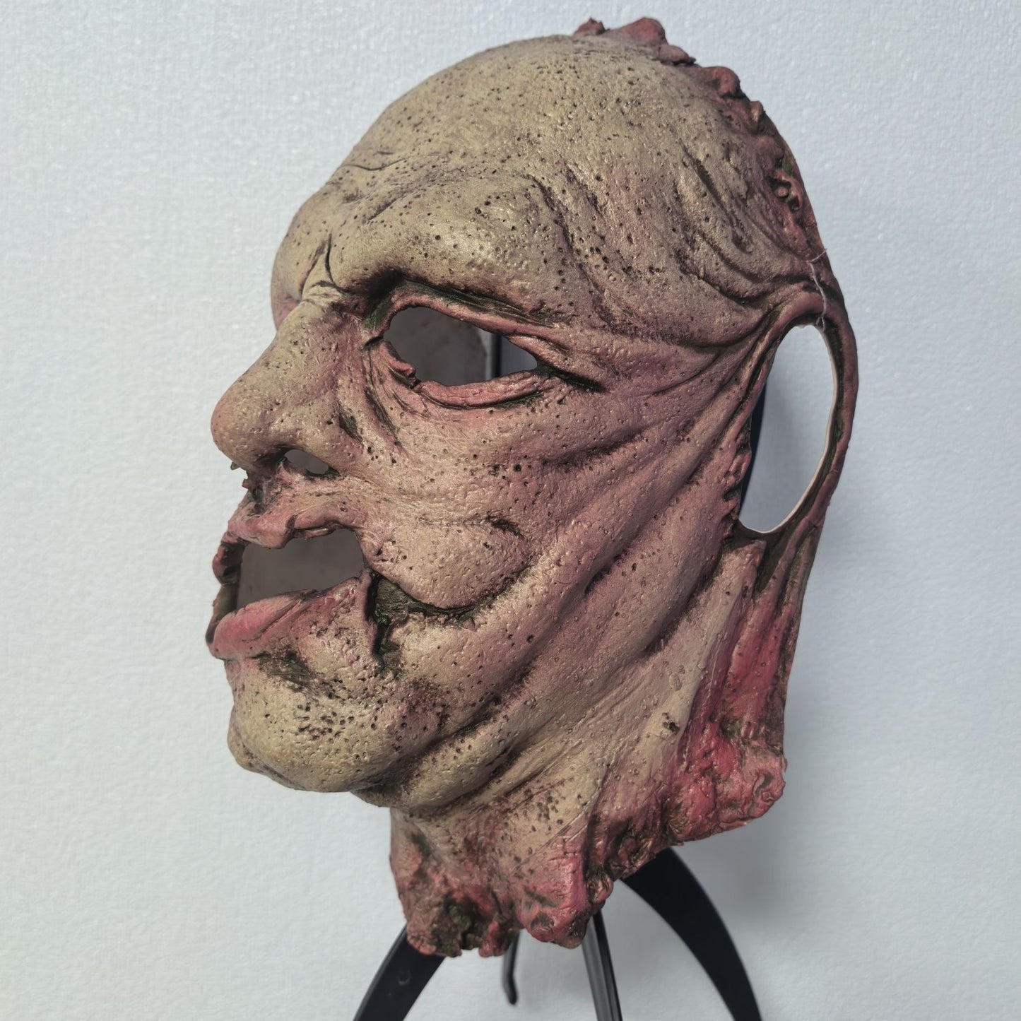 Half Face Skinned Rubber Bloody Mask Professional Halloween Horror Makeup Tool Fake Wound Special Effects Mask for Creators