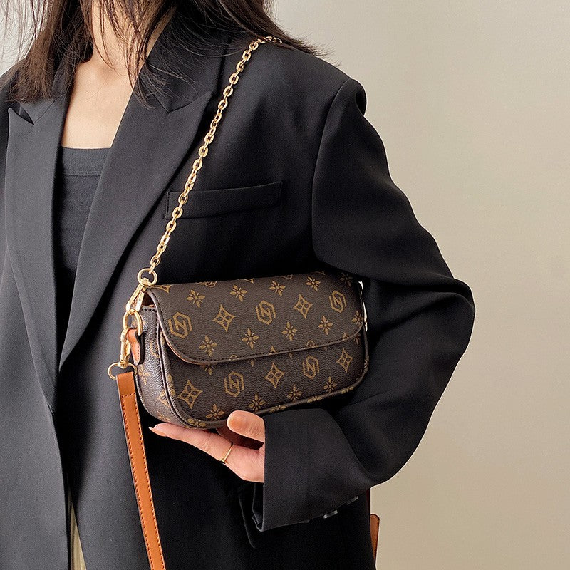 Fashionable retro printed small square bag; versatile single shoulder bag; crossbody bag under the arm.