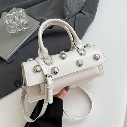 Bolsa de Ombro Pequena Retrô com Rebites de Couro PU LEFTSIDE para Mulheres Tendência 2025 Bolsas de Mão de Luxo Y2K e Bolsas Transversais Femininas