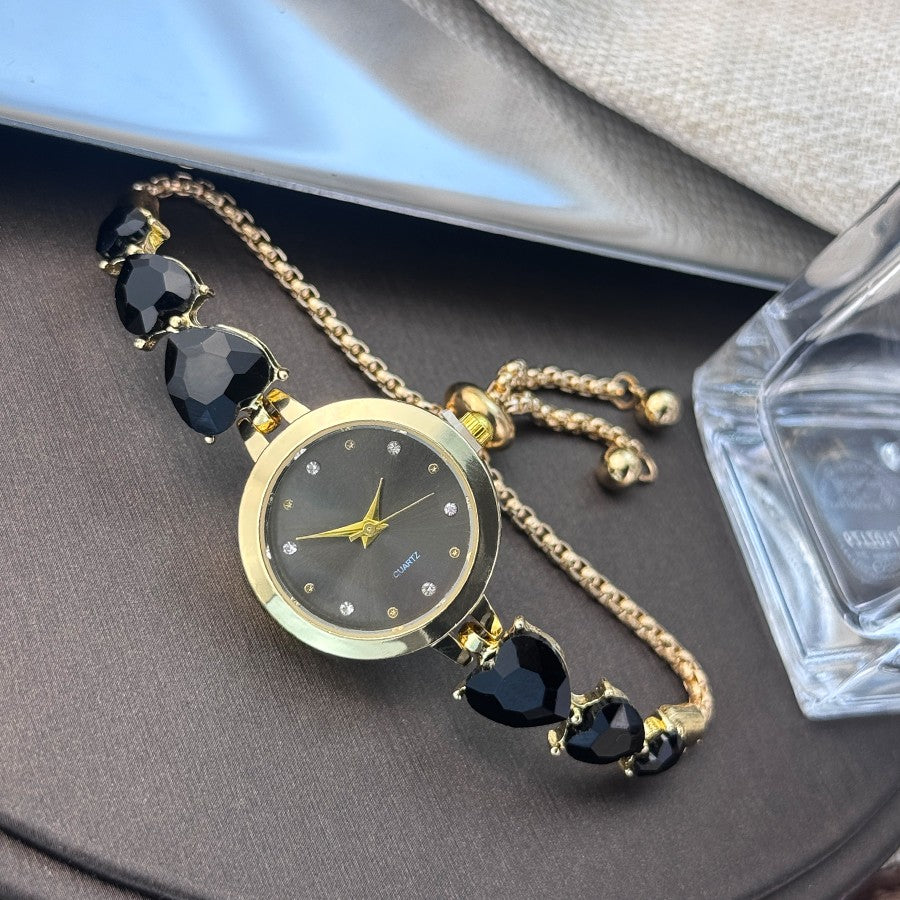 Ladies' quartz watch with three heart-shaped diamond-encrusted bracelet round alloy case and mixed scale simple light luxury