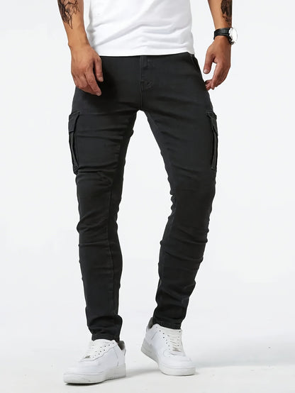 Calça jeans masculina com múltiplos bolsos, estilo casual e perna reta