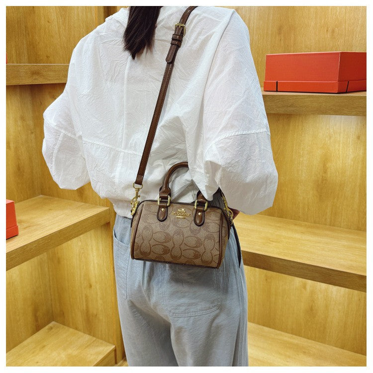 Classic Retro Boston New Small Bag Casual and Versatile Temperament Good Look Popular Hot Style Crossbody Bag