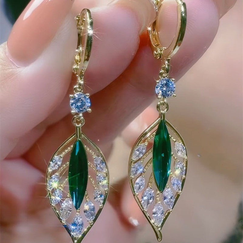 Brincos de Folhas Douradas com Cristal Verde para Mulheres Acessórios Diários de Individualidade Presentes de Joias para o Dia dos Namorados Aniversário
