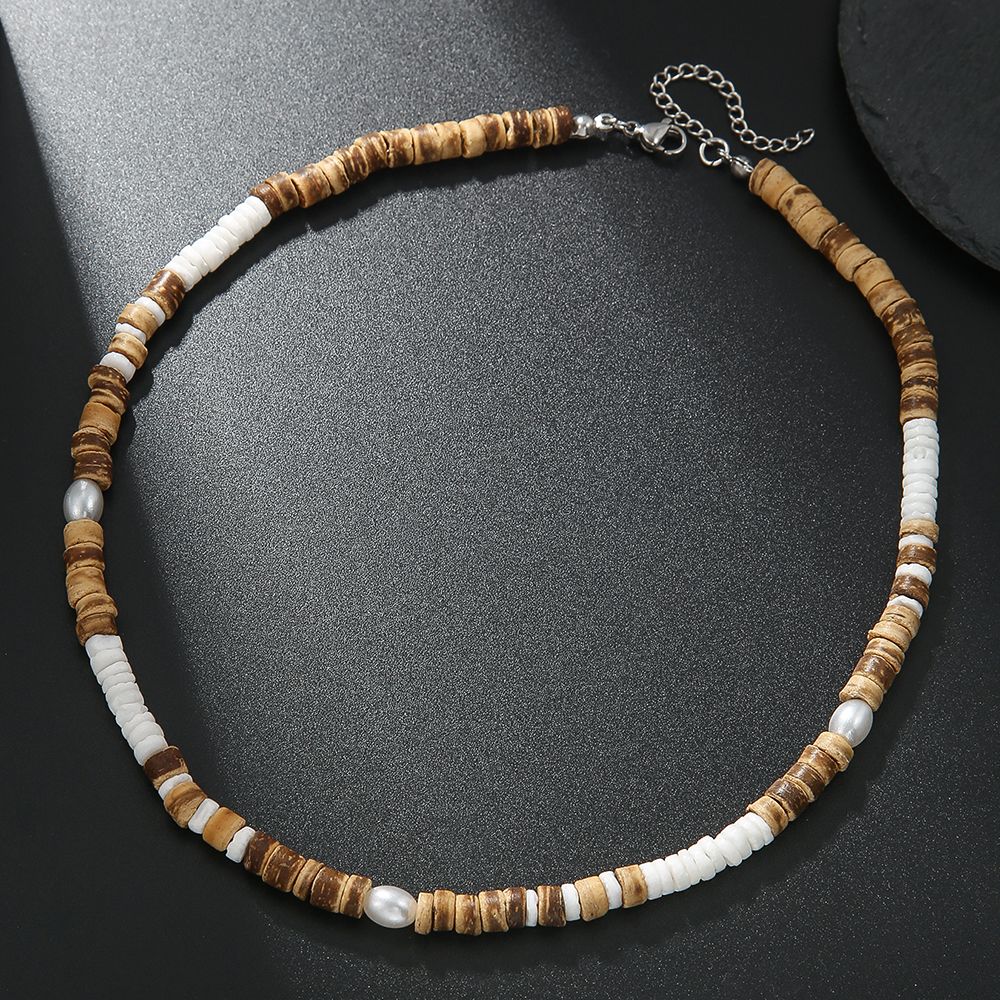 Colar Masculino Artesanal de Contas de Madeira e Argila Colar Fashion Vintage Africano de Contas Brancas para Homens Colar de Surfista de Praia Joias Tribais
