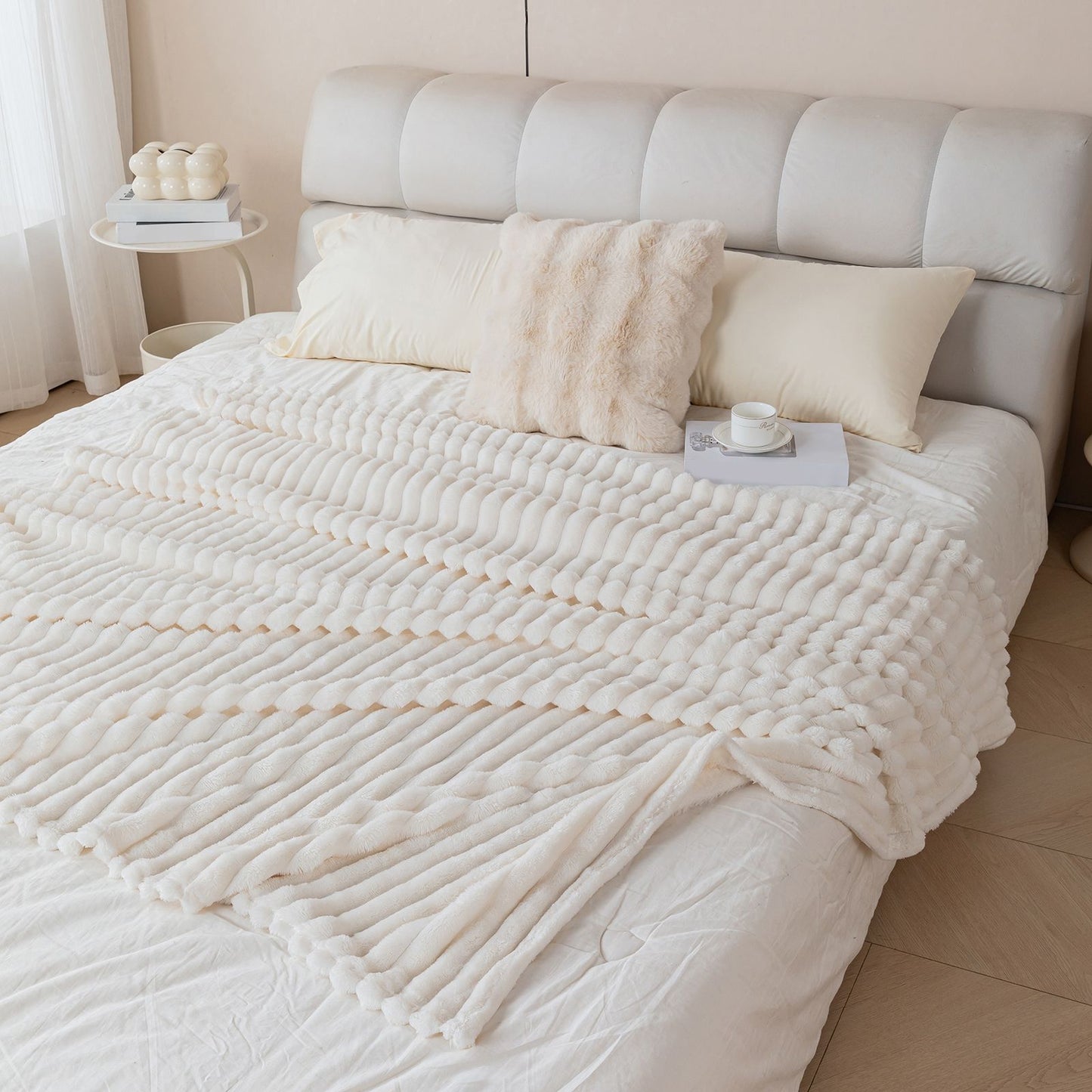 1pc soft and skin friendly warm blanket, suitable for bedrooms, sofa covers, camping and travel, multifunctional blanket