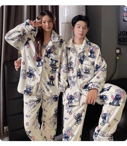 Conjunto de Pijama de Pelúcia para Casal 2 Peças Lindo Disney Stitch Anime Homem Mulher Roupa de Casa Calça de Manga Comprida Inverno Desenho Animado Roupa de Dormir Grossa