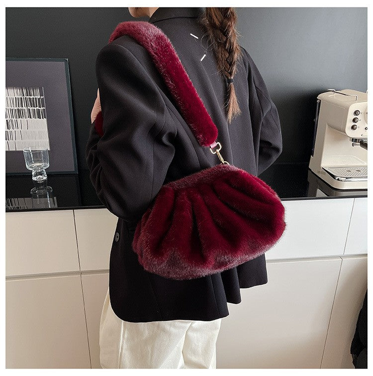 Elegant Wrinkled Cloud Clutch Bag Faux Fur Shell Shoulder Crossbody Bag Women Stylish Pillow Bag Guangzhou High Quality Bag
