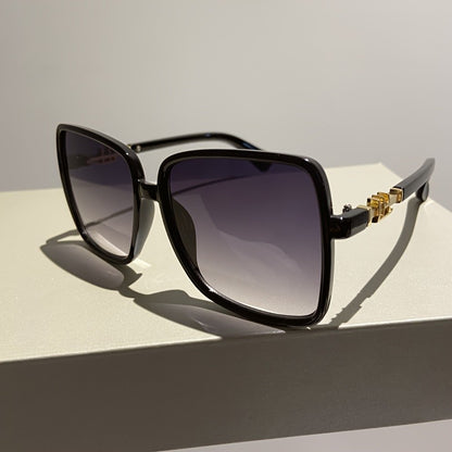 Retro Two-Tone Fashion Sunglasses - Lightweight Design, Oversized Blue & Red Frame, Gradient Lens, Ideal for Beach Travel