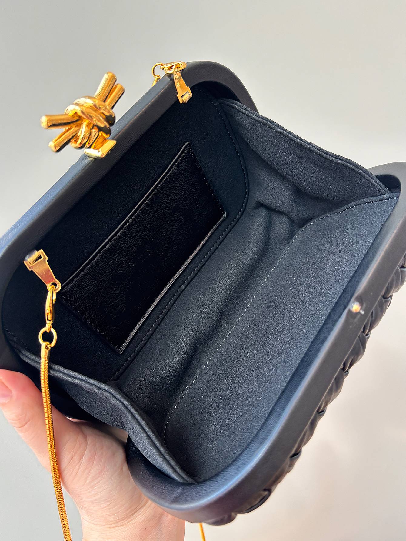 2025 fashion new ladies clutch bag high sense niche design woven bag elegant dinner clutch shoulder slung chain fashion high qua