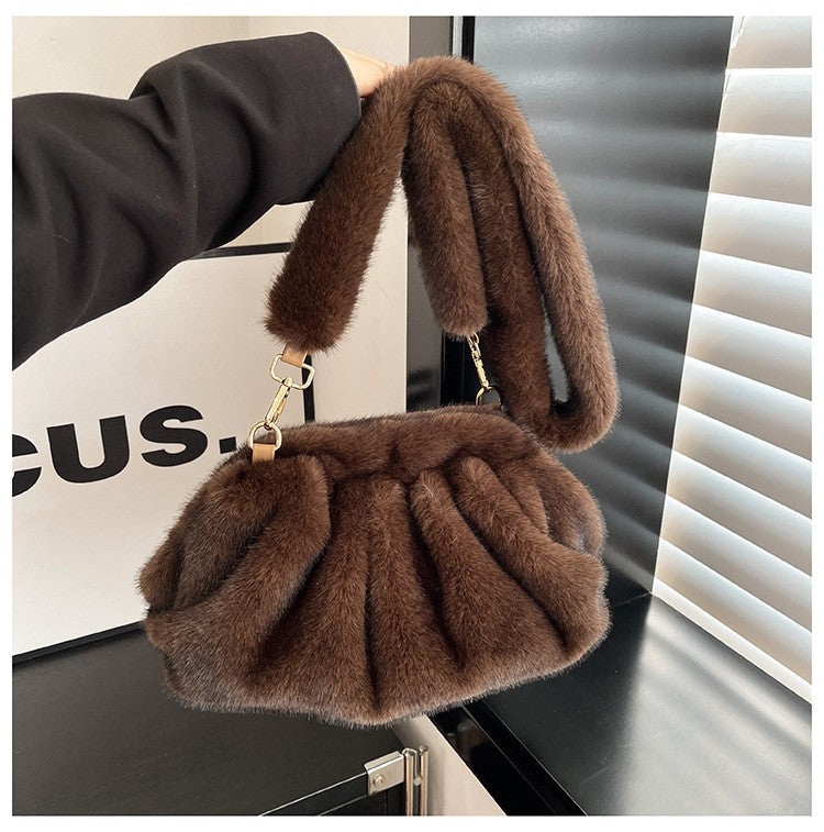 Elegant Wrinkled Cloud Clutch Bag Faux Fur Shell Shoulder Crossbody Bag Women Stylish Pillow Bag Guangzhou High Quality Bag
