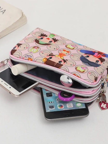 The 3-layer zipper clutch is lightweight, compact and versatile for ladies. It can be used with mobile phones or loose change