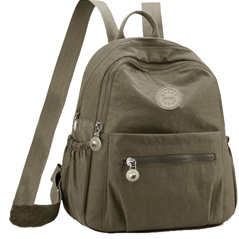 Mochilas neutras femininas e masculinas são adequadas para o uso diário e passeios escolares. Mochilas de ombro duplo.