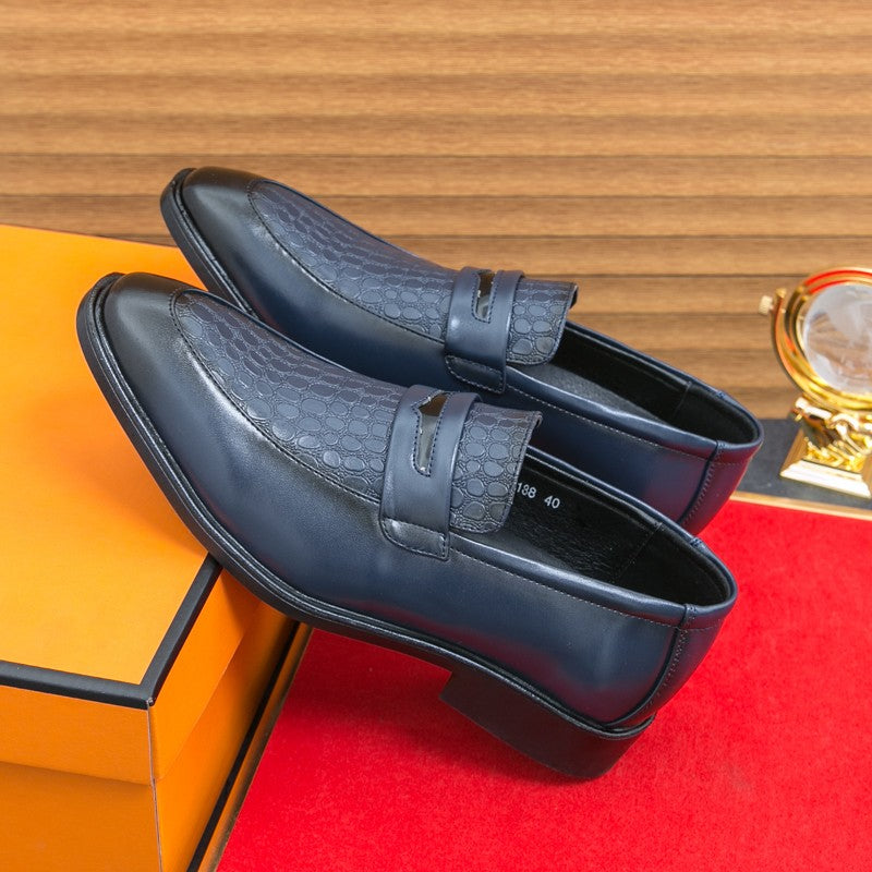 Fashion Brand Men's Retro Comfortable Carved Pointed Leather Shoes Autumn Men's New Breathable and Non Slip Outdoor Loafers