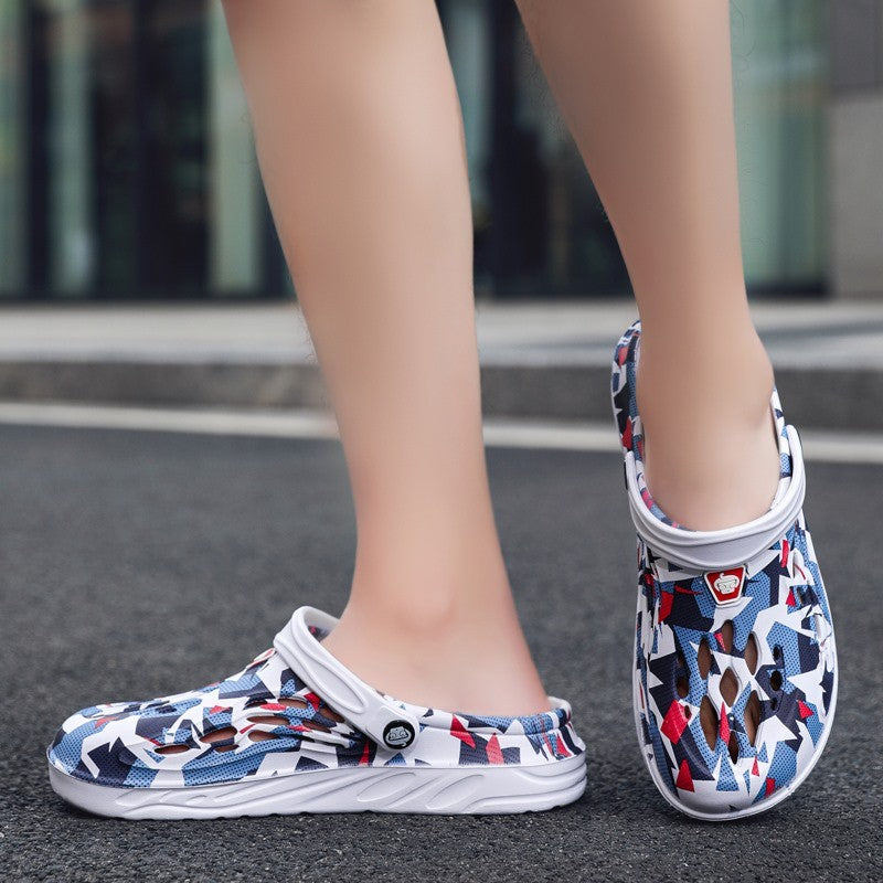 2025 New Fashion Sandals Men Clog Sandals Comfortable Breathable Beach Sandals Men Women Clogs Slippers Soft Bottom Men Shoes