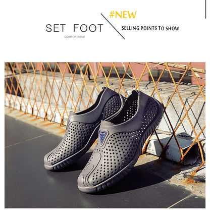 2025 Breathable Summer Men Slippers Outdoor Water Shoes Hollow Ultra Light Beach Shoes Casual Men Sandals  Black Garden Shoes