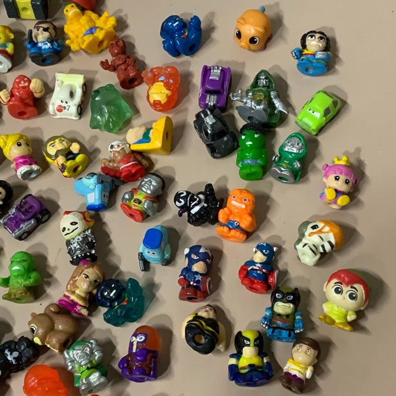 Escolha aleatória 10/25/50pçs Squinkies Mini Bonecos de Borracha Marvel Universe Super-Heróis DC Comics Princesas Disney Pixar Mini Brinquedos