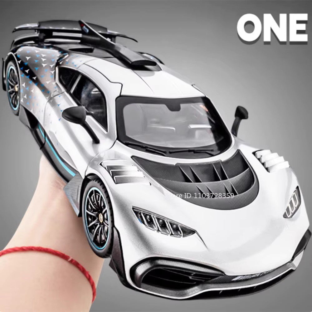 1:18 UM GT Miniatura Sports Car Modelo Brinquedos Liga Diecast Supercarros Som Luz Portas Abertas Absorção de Choque para Presentes Infantis
