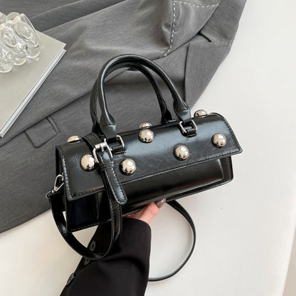 Bolsa de Ombro Pequena Retrô com Rebites de Couro PU LEFTSIDE para Mulheres Tendência 2025 Bolsas de Mão de Luxo Y2K e Bolsas Transversais Femininas