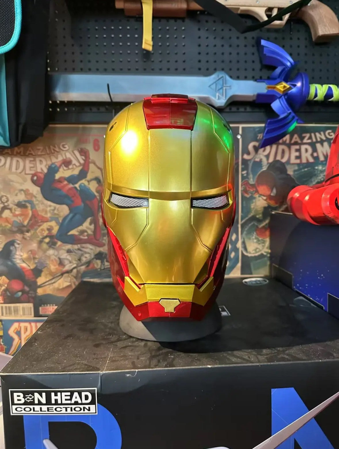 Capacete Homem de Ferro Marvel Comics Máscara Elétrica Usável 1:1 Modelo de Abertura e Fechamento Automático Personagens Brinquedos Adultos Presente de Aniversário