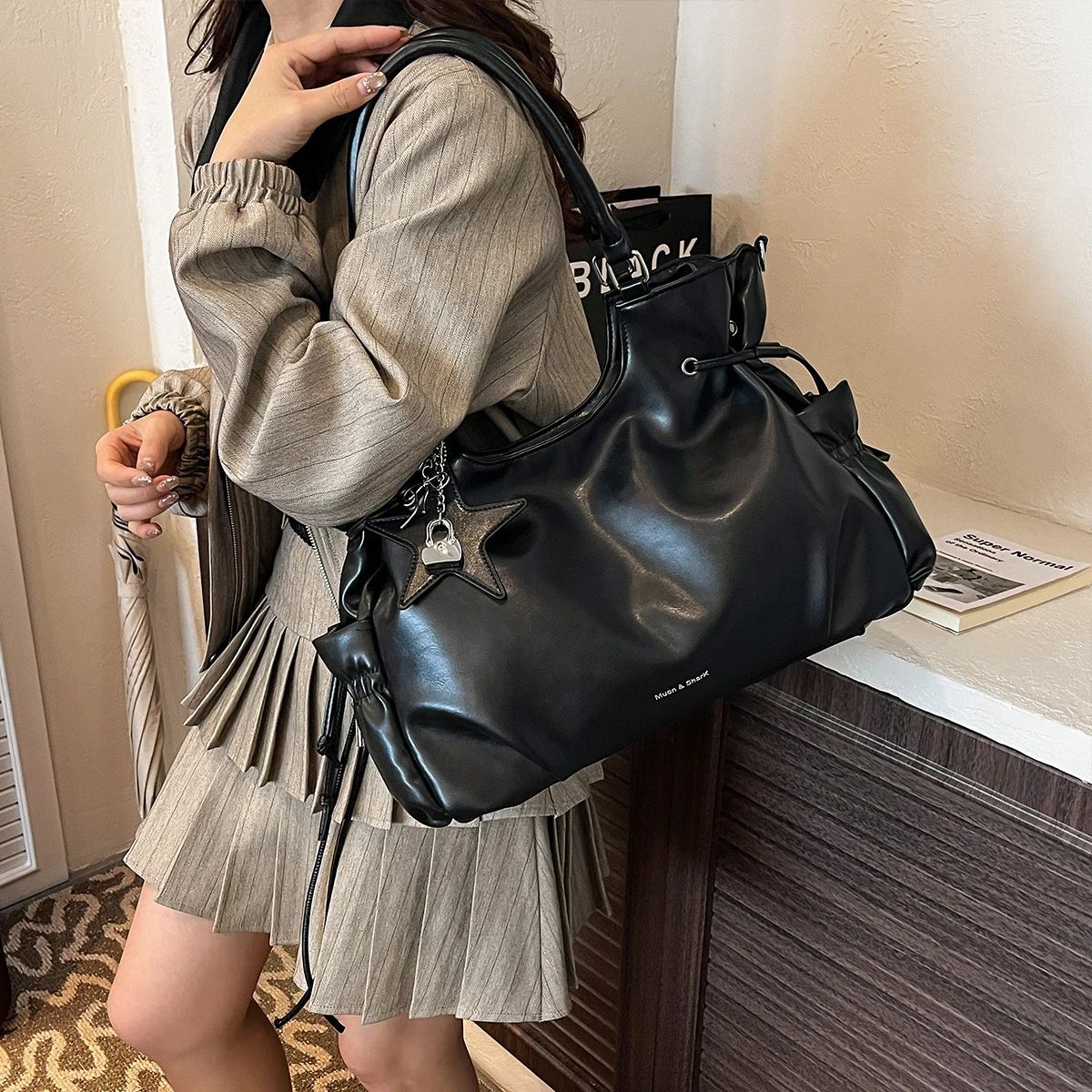 Luxury Glossy Crossbody Bag with Star Charm and Lock Pendant PU Shoulder Bag Spacious Water Resistant Zip Tote for Commute