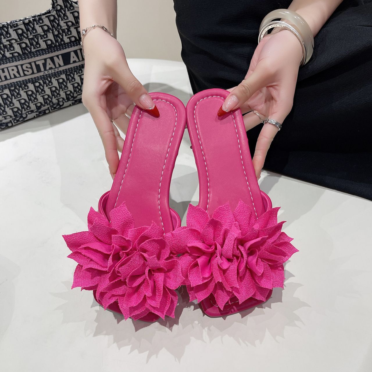 Women Flower Flat Slippers Casual Walking Shoes Female Summer Fashion Solid Color Light Mouth Design Elegant Comfortable Sandals