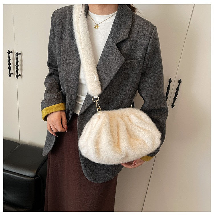 Elegant Wrinkled Cloud Clutch Bag Faux Fur Shell Shoulder Crossbody Bag Women Stylish Pillow Bag Guangzhou High Quality Bag