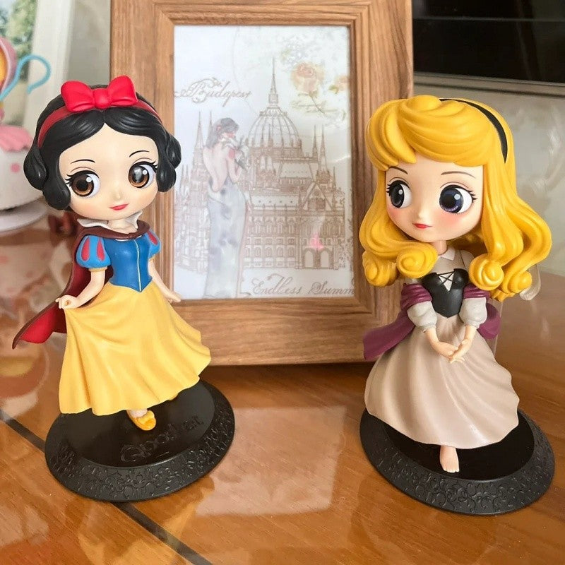 Bandai Original Disney Anime Figure Sentado Vilão Boneca Q Versão Brinquedos Infantis Decoração de Casa Menina Aniversário Modelo Brinquedos Presentes