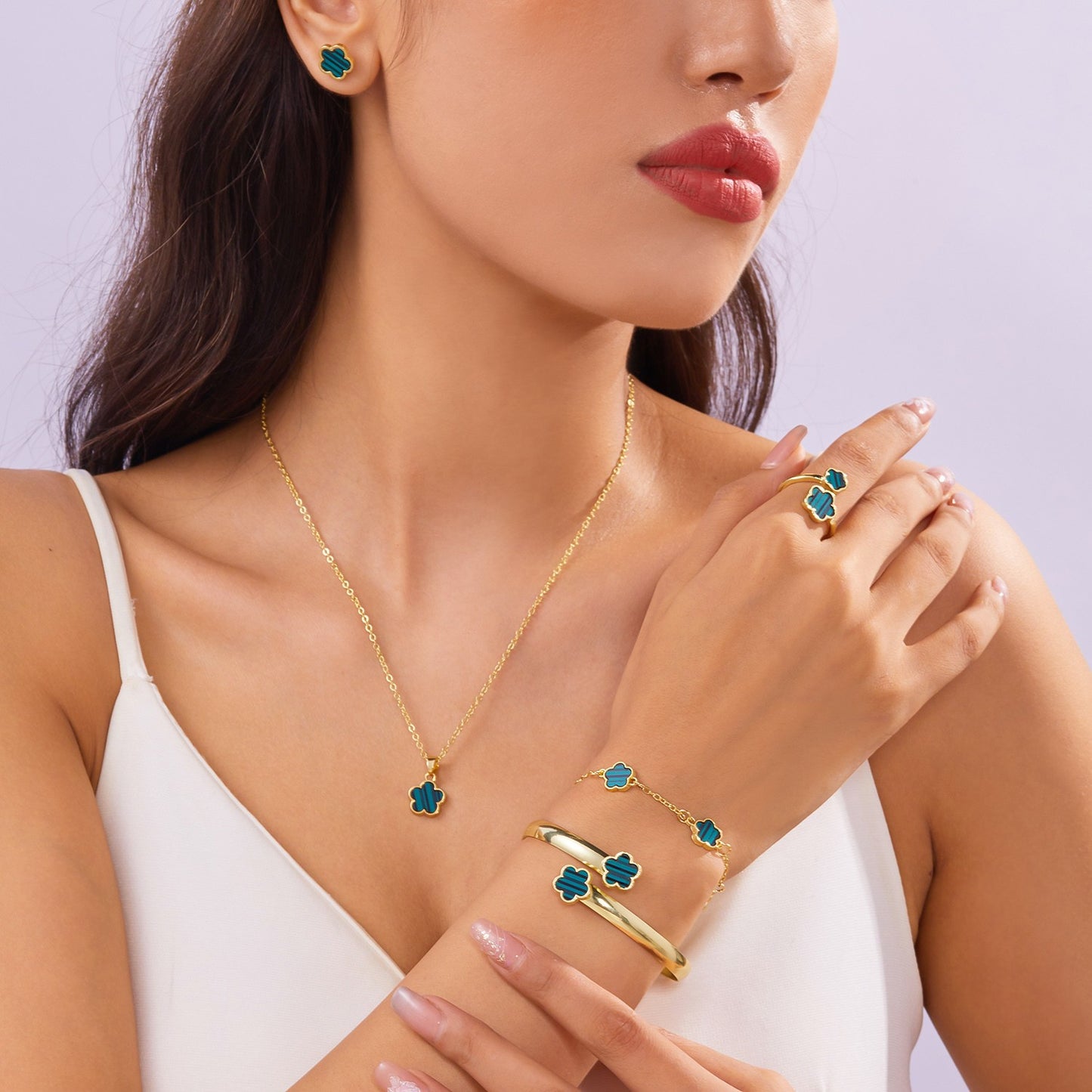 Conjunto 5 peças Pulseiras Femininas Coloridas de Esmalte com Flor de Ameixa Colar Brincos Flor de Cinco Folhas da Sorte Joias Elegantes para Festas Presentes