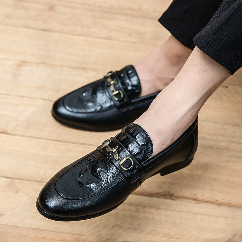 Pointed casual leather shoes for men Korean trend British style loafers small bee leather business dress slip-on feet