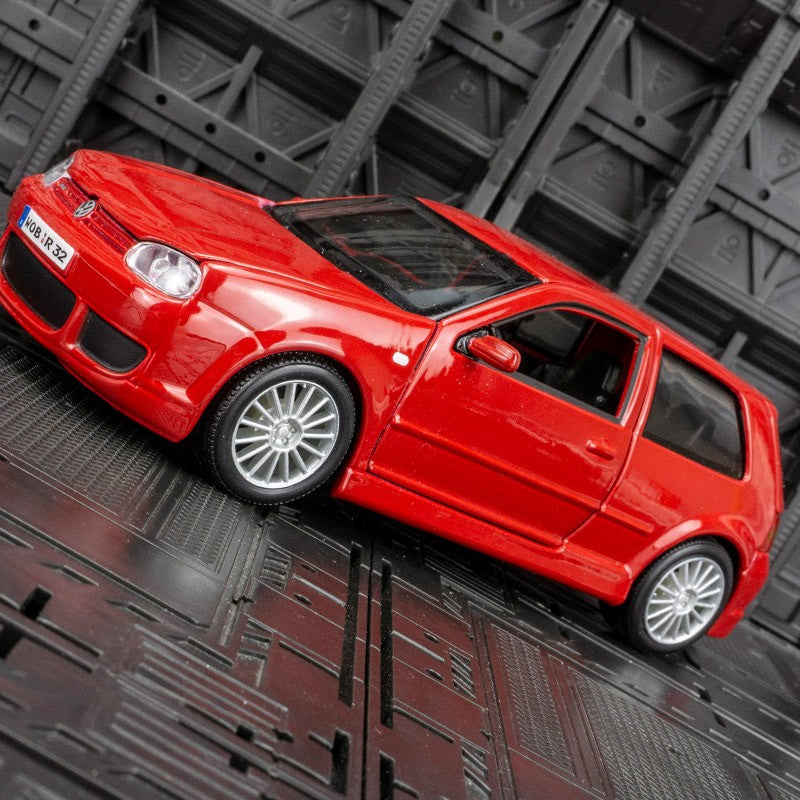 Maisto 1:24 Volkswagen Golf R32 modelo de carro em liga de metal, enfeites de coleção, brinquedos estáticos adequados para presentes de namorado.