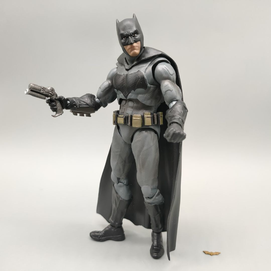 DCC Collectibles DawnofJustice BVS Bat-Hero 6" Figura de Ação Avulsa